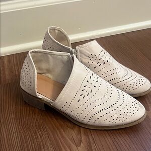 Source Unknown White Perforated Cutout Ankle Booties